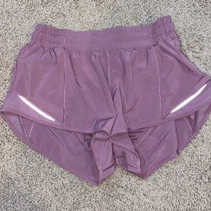 Lululemon Hotty Hot Running Shorts 2.5’